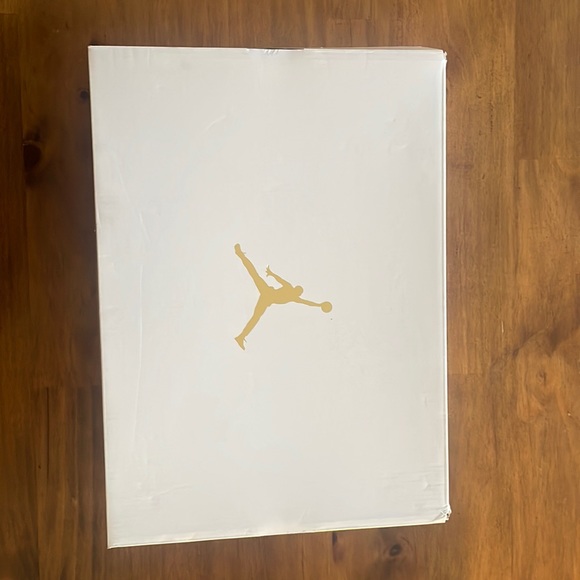 Jordan 11s Retro - Midnight Navy/White/Metallic Silver - Picture 4 of 9